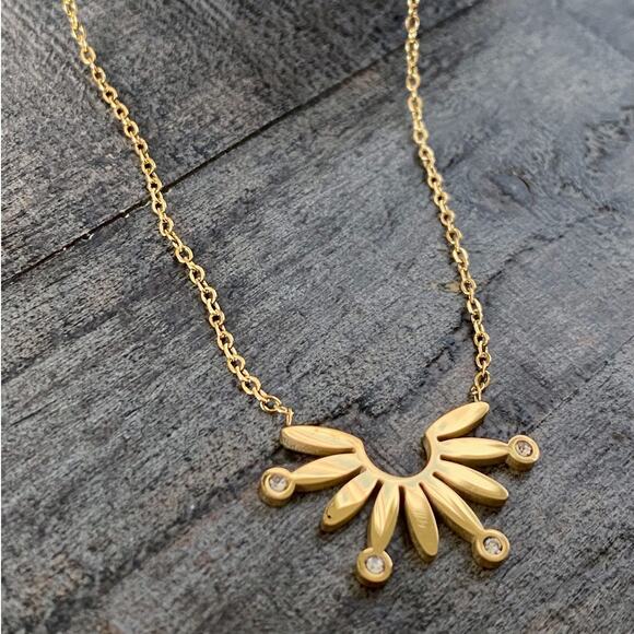 NEW Abstract Sunrise Gold Layering Necklace - Picture 2 of 16